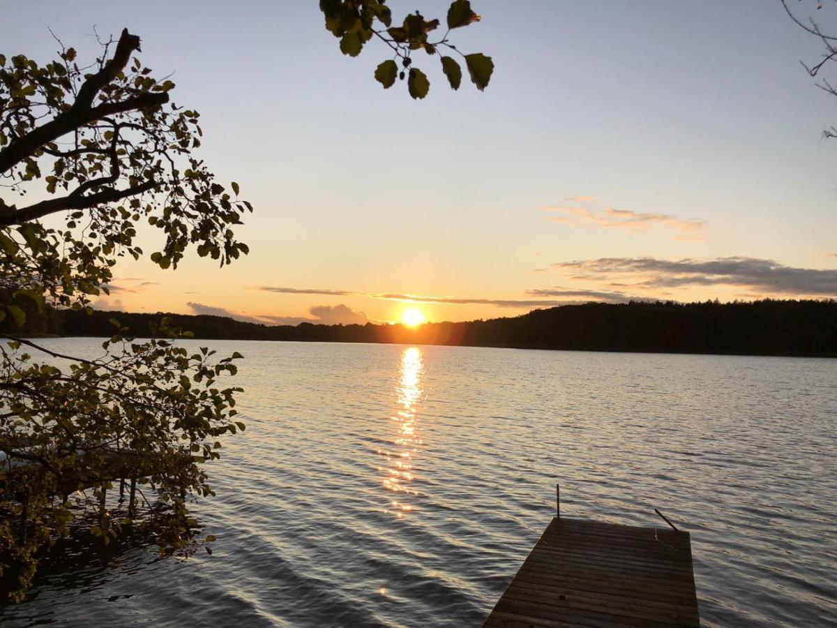 Petersdorf  Ferienhaus Reetdach 1300Qm Privatgrundstueck Bootssteg Sauna Templin Luebbesee Uckermark Erholung Pur Seenplatte מראה חיצוני תמונה